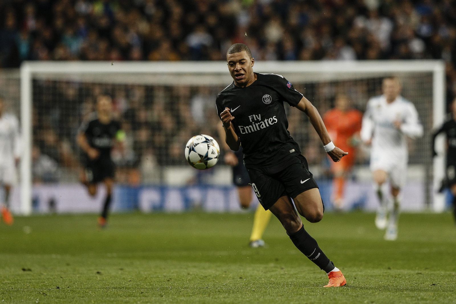 我们的米兰德比进球TOP25（米兰德比25粒经典进球回顾）