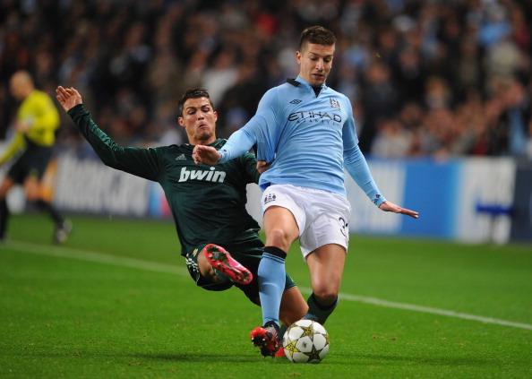 经济观察报：有关方面对国足洋帅年薪心理标准只有150万美元（经济观察报称：相关方面对国足外籍主帅年薪的心理价位仅为150万美元）