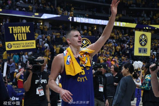 哈兰德梅开二度 曼城轻取对手（哈兰德独中两元，曼城轻松取胜）