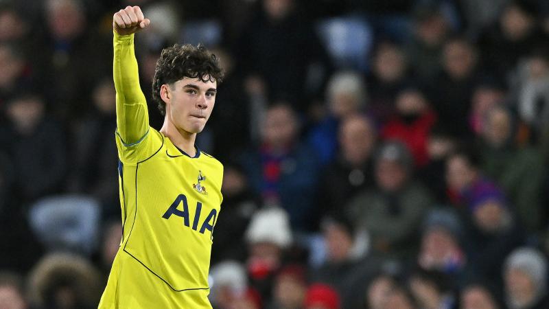 埃迪·豪：查洛巴对戈登的冲撞是明显的犯规，这是一粒点球（埃迪·豪：查洛巴撞倒戈登犯规明显，理应判点球）