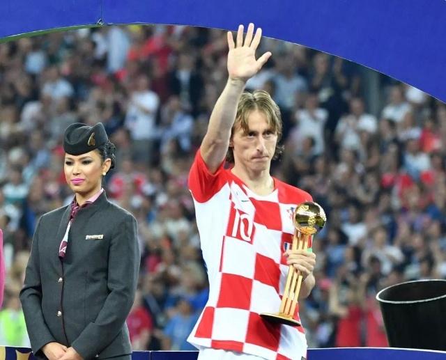 欧冠半场：阿纳别科夫屡送神扑，凯拉特0-0奥林匹亚科斯（半场战报：阿纳别科夫高接低挡，凯拉特暂0-0奥林匹亚科斯）