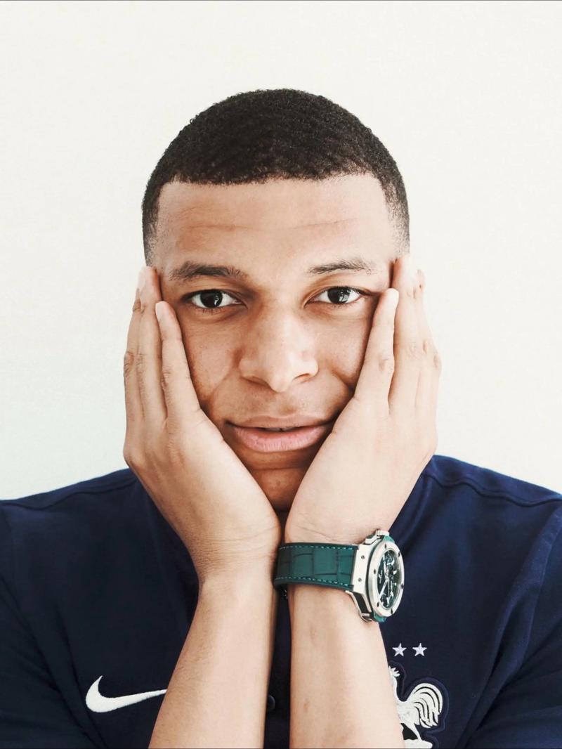 斯内德：亚马尔是巴萨的新梅西，甚至未来可能超过梅西的水平（斯内德：亚马尔堪称巴萨新梅西，未来成就或将超越梅西）