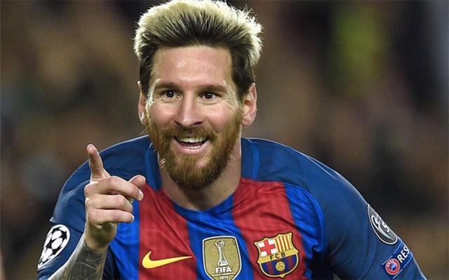 斯基拉：目前尤文从未考虑出售戴维，俱乐部依然对他充满信心（斯基拉：尤文无意出售戴维，俱乐部仍对其信心十足）