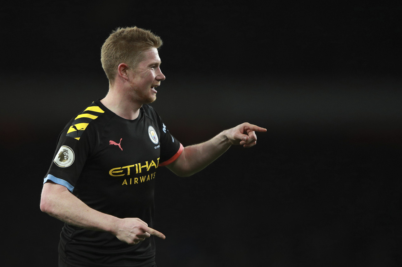 男篮启程回国！球员情绪低沉，北京3将洽谈，明日开启俱乐部杯！（男篮踏上归程，队员情绪低落，北京三将洽谈在即，俱乐部杯明日打响）