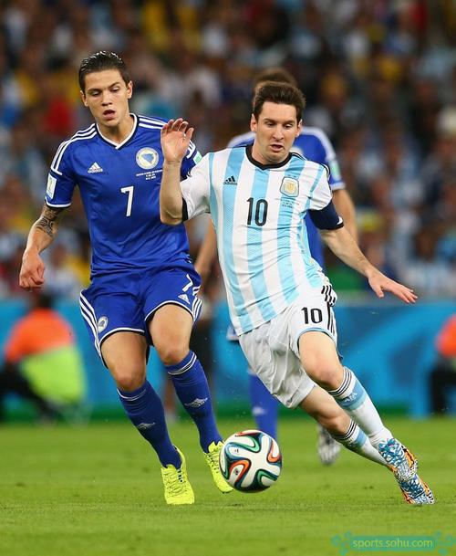 这次快攻完全是闪电速度（这次快攻疾如闪电）